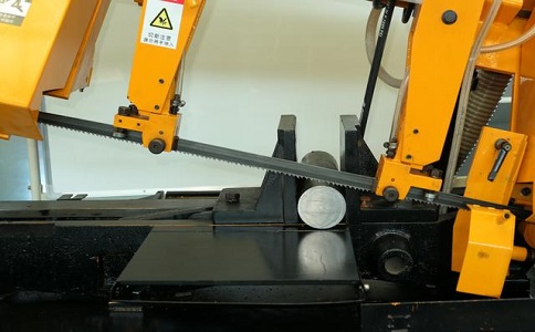 中方数控带锯床自动送料精度会出现偏差吗？